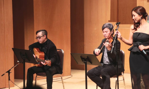 赤裸的秘密 + 錯過 --- 譚嘉荃小姐